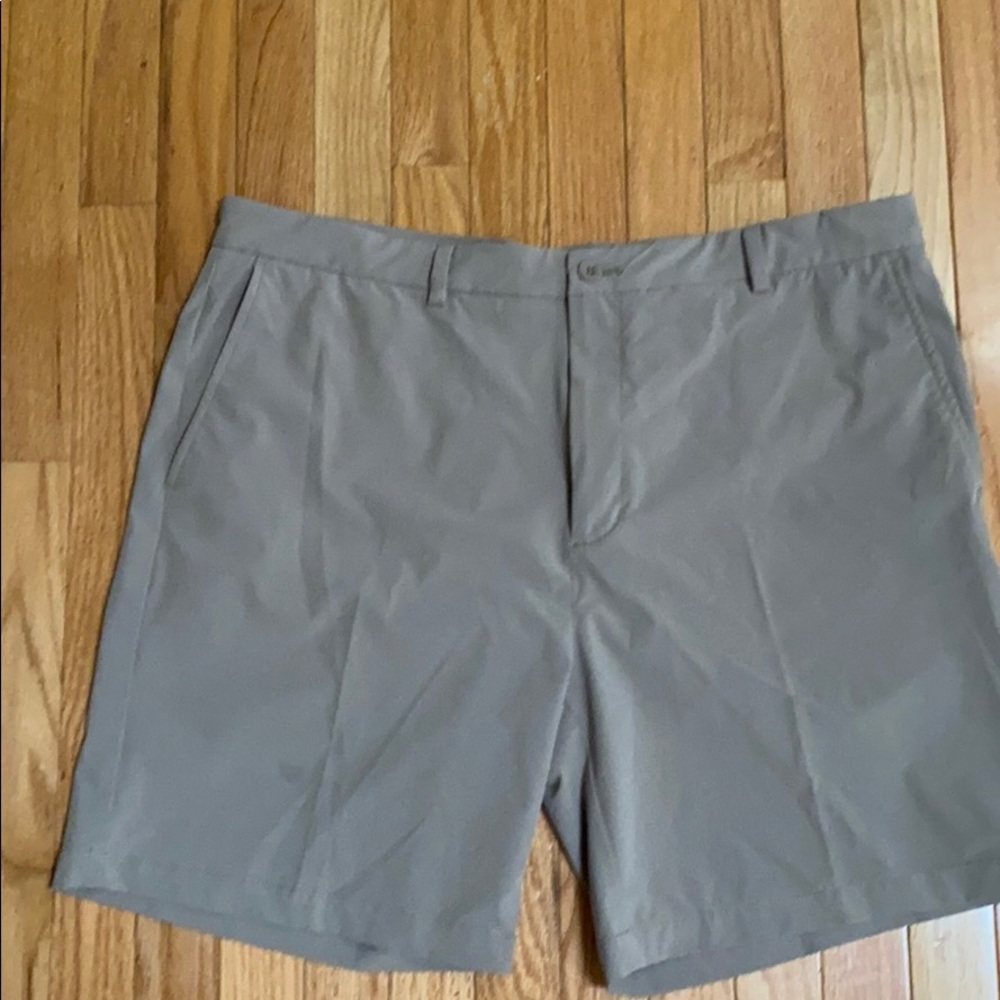 Vineyard Vines shorts